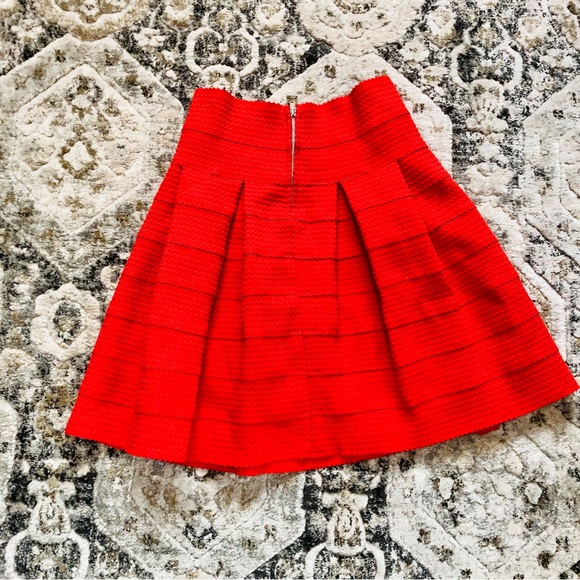 *SOLD* H&M High Waisted Red Plated Skirt - Picture 9 of 9